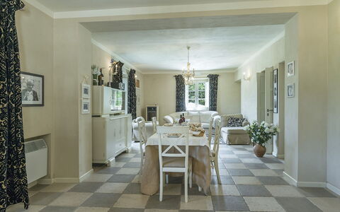 Villa la Corte 6: Mobilia, Interior Design, Pavimentazione, Pavimento, Soffitto, Tavolo, Sedia, Camera, Illuminazione, Sala Da Pranzo