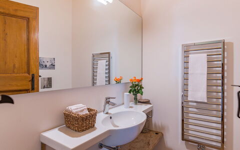 Tenuta Bellafonte 14: Interior Design, Parete, Idraulico Fixture, Pavimentazione, Pavimento, Lavandino Del Bagno, Rubinetto, Lavello, Bagno, Idraulico