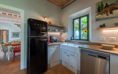 Villa Caterina 8: Elettrodomestico Da Cucina, Cucina, Controsoffitto, Interior Design, Apparecchio Major, Elettrodomestico, Mobilia, Cabinetry, Pavimentazione, Legna