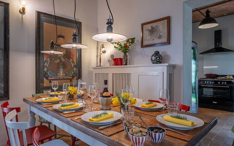 Villa Caterina 8: Mobilia, Interior Design, Tavolo, Sala Da Pranzo, Lampada, Cucina & Sala Da Pranzo Tavolo, Sedia, Soffitto, Tavola, Illuminazione