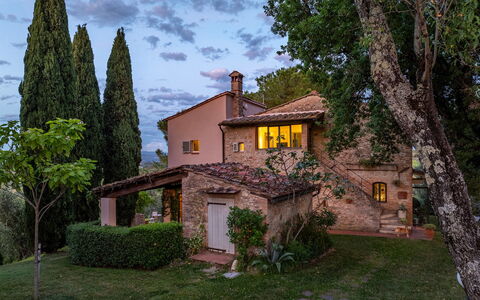 Villa Caterina 8: Costruzione, Casa, Casa, Tetto, Arbusto, Villetta, Architettura, Zona Residenziale, Estate, Area Rurale