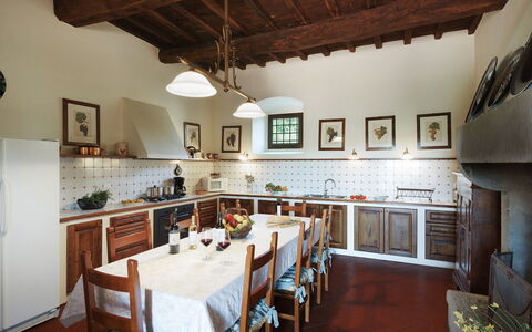 Marangole 12: Mobilia, Interior Design, Pavimentazione, Legna, Cucina, Tavolo, Camera, Casa, Soffitto, Illuminazione