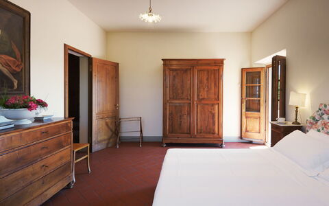 Marangole 12: Mobilia, Interior Design, Pavimentazione, Legna, Camera Da Letto, Pavimento, Letto, Lenzuolo, Camera, Bedding