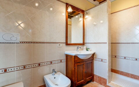 Le Macine 6: Pavimentazione, Idraulico Fixture, Pavimento, Interior Design, Bagno, Lavandino Del Bagno, Lavello, Rubinetto, Idraulico, Piastrella