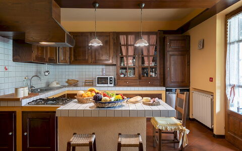 Villa Costanza 6: Mobilia, Cucina, Controsoffitto, Interior Design, Cabinetry, Pavimentazione, Elettrodomestico Da Cucina, Legna, Lampada, Pavimento