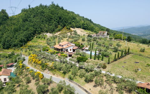 Villa Costanza 6: Paesaggio, Collina, Casa, Area Rurale, Highland, Hill Station, Villaggio, Pendenza, Estate, Paesino Di Montagna