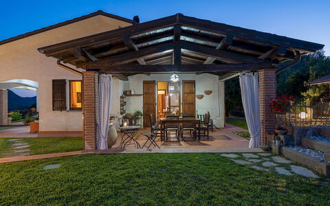 Villa Costanza 6: Mobilia, Portico, Casa, Sedia, Tetto, Estate, Villetta, Vaso Di Fiori, Terrazza, Porta