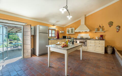 Nonno Fernando 14: Interior Design, Mobilia, Pavimentazione, Cucina, Soffitto, Controsoffitto, Pavimento, Cabinetry, Camera, Illuminazione