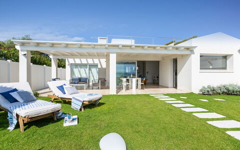 Villa Amar 4: Casa, Estate, Portico, Giardino, Mobili Da Esterno, Shade, Struttura Esterna, Landscaping, Sedia, Pergola