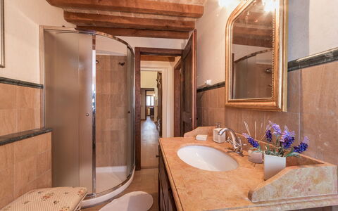 Villa Ambrah 12+1: Interior Design, Pavimentazione, Legna, Idraulico Fixture, Pavimento, Lavandino Del Bagno, Bagno, Soffitto, Rubinetto, Illuminazione