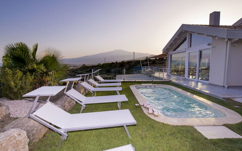 Villa Aura 6: Piscina, Ricorrere, Casa, Mobili Da Esterno, Estate, Eco Hotel, Villa, Shade, Landscaping, Tempo Libero