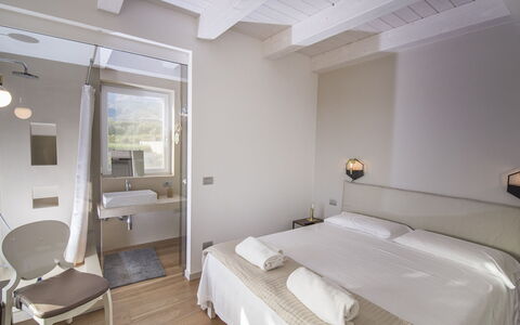 Villa Aura 6: Interior Design, Camera Da Letto, Mobilia, Casa, Letto, Pavimento, Appartamento, Soffitto, Camera, Telaio Del Letto