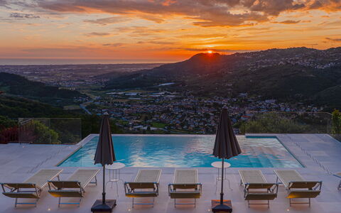 Villa Elena 9+1: Piscina, Collina, Crepuscolo, Afterglow, Alba, Tempo Libero, Tramonto, Hill Station, Sera, Eco Hotel