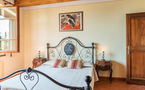 Villa Fabi 6+2: Mobilia, Legna, Interior Design, Pavimentazione, Camera Da Letto, Pavimento, Letto, Casa, Soffitto, Camera