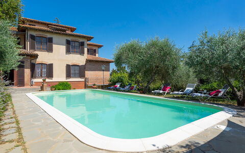 Villa Fiorentini 10: Blu, Piscina, Zona Residenziale, Hacienda, Villa, Ricorrere, Estate, Balcone, Eco Hotel, Mobili Da Esterno