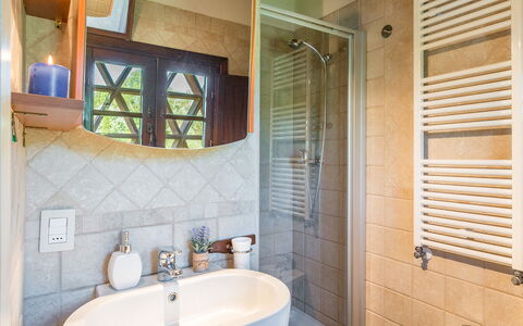 Villa Gino 8+2: Pavimentazione, Interior Design, Pavimento, Idraulico Fixture, Legna, Bagno, Illuminazione, Camera, Idraulico, Casa