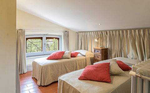 Villa Il Cedro 10+1: Mobilia, Letto, Interior Design, Camera Da Letto, Legna, Camera, Bedding, Soffitto, Lenzuolo, Biancheria