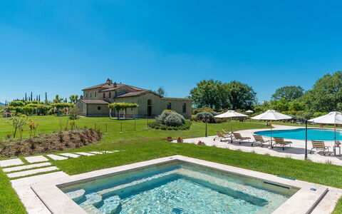 Villa le Chiarne 22: Cielo, Albero, Casa, Piscina, Estate, Paesaggio, Casa, Lotto, Plain