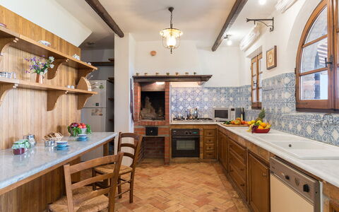 L'Alcova 8+2: Cucina, Interior Design, Legna, Pavimentazione, Controsoffitto, Pavimento, Soffitto, Mobilia, Casa, Cabinetry