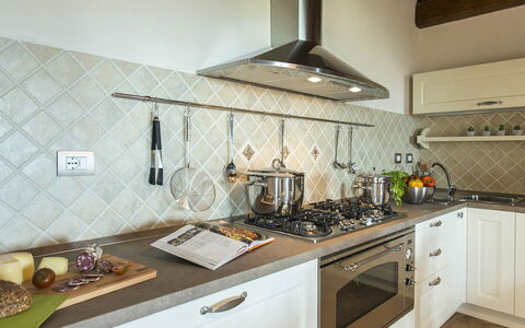 La Vecchia Fonte 15: Cucina, Controsoffitto, Interior Design, Elettrodomestico Da Cucina, Cucina Stufa, Pavimentazione, Stufa A Gas, Stufa, Apparecchio Major, Cabinetry