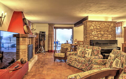 Villa Bella 8: Mobilia, Legna, Interior Design, Pavimentazione, Divano, Pavimento, Soggiorno, Soffitto, Camera, Sedia
