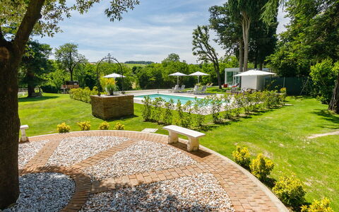 La Casa di Nanì 8: Arbusto, Giardino, Piscina, Prato, Ricorrere, Shade, Ombrello, Landscaping, Mobili Da Esterno