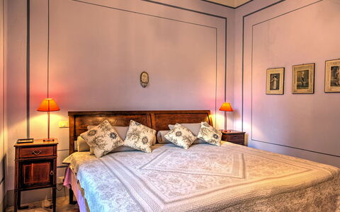 La Martinella 12: Letto, Camera Da Letto, Lenzuolo, Bedding, Interior Design, Parete, Mobilia, Legna, Pavimento, Pavimentazione