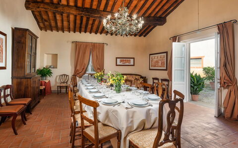Villa Primo Sole 22: Mobilia, Tavolo, Sedia, Cucina & Sala Da Pranzo Tavolo, Interior Design, Tavola, Sala Da Pranzo, Casa, Ristorante, Tovaglia