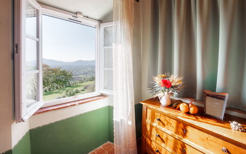 Villa Primo Sole 22: Interior Design, Camera, Soffitto, Tenda, Finestra Trattamento, Color Legno, Biancheria, Camera Da Letto, Latifoglie, Bedding