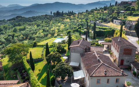 Villa Primo Sole 22: Highland, Collina, Casa, Paesaggio, Hill Station, Tetto, Area Rurale, Estate, Villaggio, Villetta