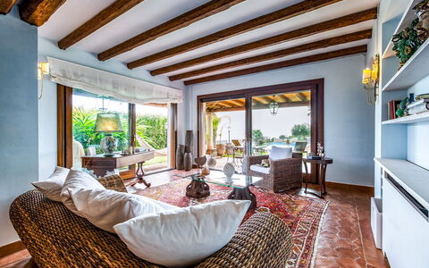 Villa Alba 12: Mobilia, Interior Design, Pavimentazione, Pavimento, Soffitto, Sedia, Casa, Divano, Tavolo, Soggiorno