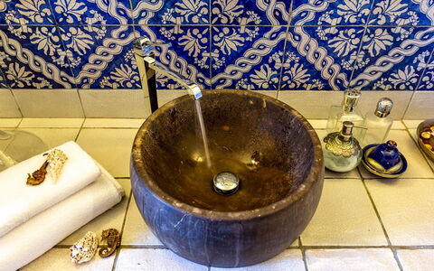 Villa Alba 12: Idraulico Fixture, Bagno, Idraulico, Rubinetto, Lavandino Del Bagno, Lavello, Piastrella, Ceramica, Porcellana, Still Life Fotografia