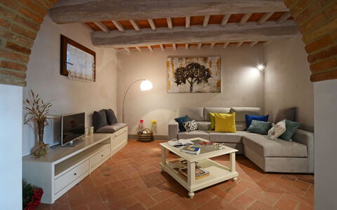Torre la Ripa 8: Mobilia, Interior Design, Pavimentazione, Parete, Divano, Pavimento, Legna, Soffitto, Camera, Soggiorno