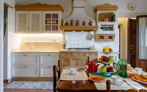 Ca' Pellicciano 8: Mobilia, Interior Design, Cucina, Cabinetry, Legna, Pavimentazione, Controsoffitto, Camera, Illuminazione, Credenza