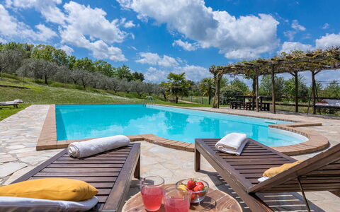 La Cerqua 8: Blu, Piscina, Mobili Da Esterno, Ricorrere, Mobilia, Eco Hotel, Lettino, Tempo Libero, Shade, Estate