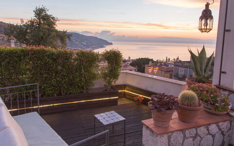 Attico Giafari 6: Mobilia, Appartamento, Mare, Balcone, Vaso Di Fiori, Pianta Della Casa, Sedia, Costa, Eco Hotel, Attico