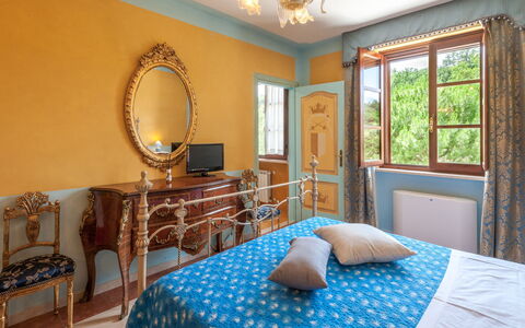 Tenuta Astolfi 12+3: Mobilia, Interior Design, Camera Da Letto, Letto, Parete, Legna, Lenzuolo, Bedding, Pavimentazione, Pavimento