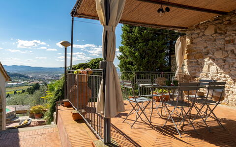 Torre al Poggio 8: Balcone, Portico, Sedia, Mobili Da Esterno, Deck, Shade, Corrimano, Vaso Di Fiori, Eco Hotel, Pianta Della Casa