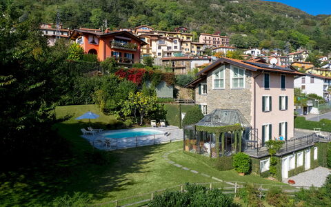 Villa la Dolce 8: Costruzione, Casa, Zona Residenziale, Casa, Tetto, Quartiere, Villetta, Hill Station, Insediamento Umano, Villaggio