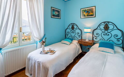 Villa la Dolce 8: Mobilia, Interior Design, Camera Da Letto, Letto, Pavimento, Legna, Pavimentazione, Bedding, Biancheria, Lenzuolo