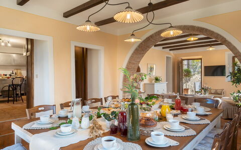 Villa Beltramonto 14: Mobilia, Interior Design, Sala Da Pranzo, Tavolo, Sedia, Cucina & Sala Da Pranzo Tavolo, Soffitto, Legna, Lampada, Illuminazione