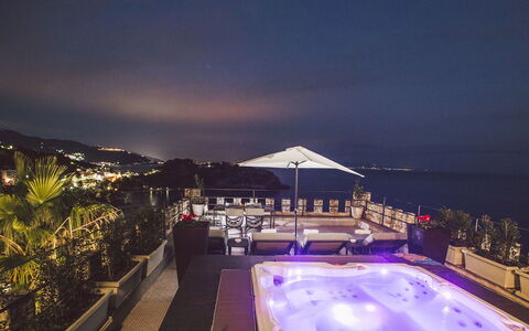 Torre Pirandello 6: Ricorrere, Piscina, Hotel, Eco Hotel, Resort Citta ', Notte, Balcone, Località Balneare, Villa, Paesaggio Di Illuminazione