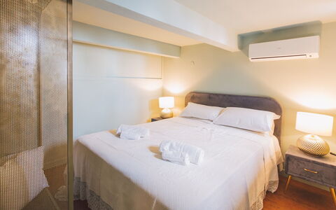 Torre Pirandello 6: Letto, Camera Da Letto, Interior Design, Pavimento, Bedding, Lenzuolo, Pavimentazione, Legna, Mobilia, Camera