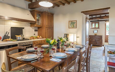 Casa Largnano 6+2: Mobilia, Interior Design, Pavimentazione, Sala Da Pranzo, Tavolo, Legna, Cucina & Sala Da Pranzo Tavolo, Sedia, Soffitto, Pavimento