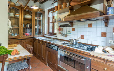 Villa Paola 6: Cucina, Controsoffitto, Interior Design, Cabinetry, Mobilia, Legna, Elettrodomestico Da Cucina, Pavimentazione, Apparecchio Major, Soffitto
