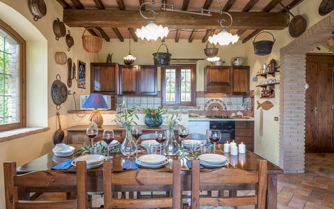Villa Mila 6: Mobilia, Interior Design, Legna, Tavolo, Sala Da Pranzo, Cucina & Sala Da Pranzo Tavolo, Sedia, Soffitto, Pavimentazione, Illuminazione