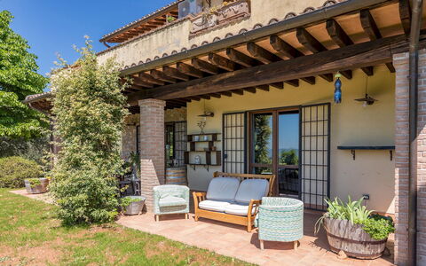 Villa Mila 6: Casa, Zona Residenziale, Casa, Portico, Porta, Arbusto, Mobilia, Giardino, Villetta