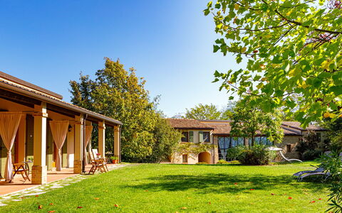 La Tana del Ghiro 18: Casa, Casa, Arbusto, Giardino, Zona Residenziale, Estate, Lotto, Villetta, Agriturismo