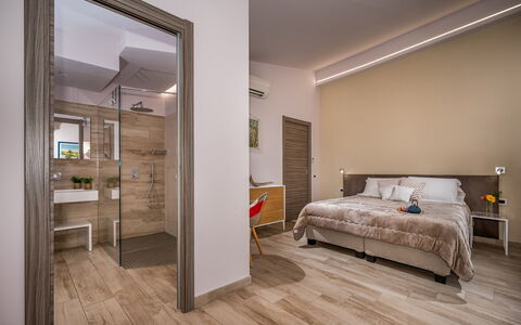 Villa Provenza 12+4: Interior Design, Mobilia, Pavimentazione, Pavimento, Parete, Letto, Legna, Soffitto, Camera Da Letto, Camera