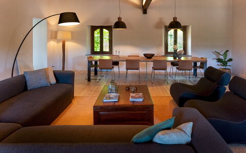 Villa Terre Normanne 10: Mobilia, Interior Design, Pavimentazione, Parete, Pavimento, Divano, Soffitto, Legna, Soggiorno, Camera